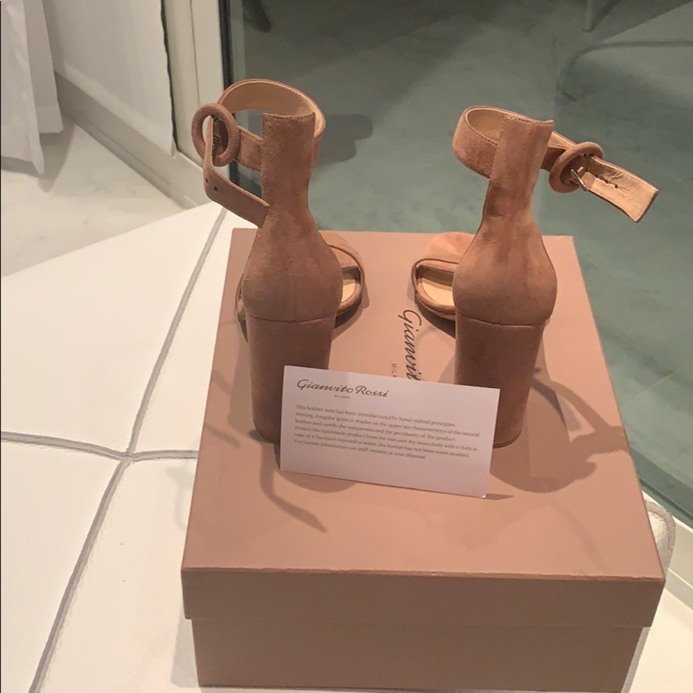 Shoes - Picture 4 of 4